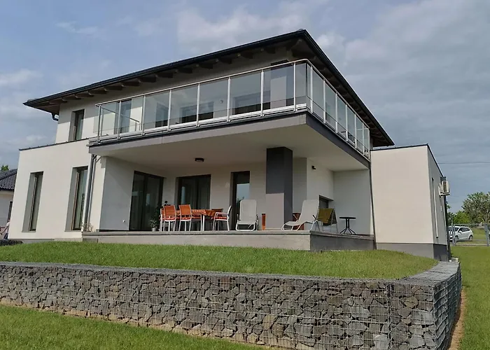 Villa Almond