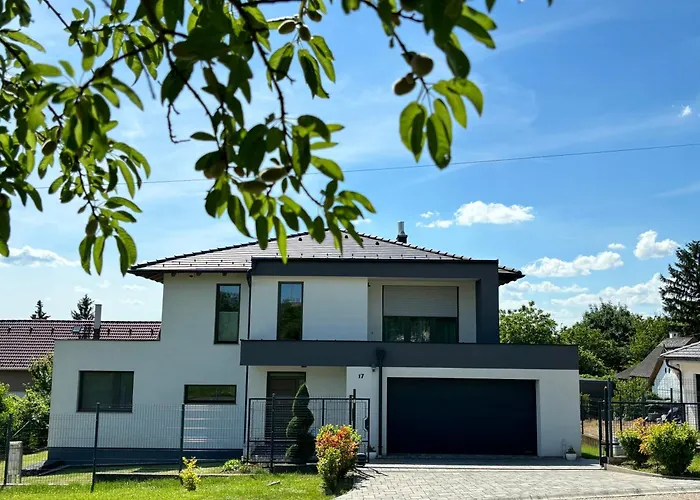 Villa Almond